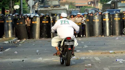 Ketua PA 212 Angkat Suara soal New FPI, Polisi Harap Hati-hati - GenPI.co
