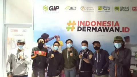 Gahar di Tribun, Komunitas Persija Fans Militan Gelar Aksi Sosial - GenPI.co