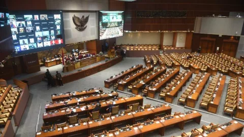 Formappi Sebut DPR Tak Ada Niat Baik Untuk Perbaiki Kinerja - GenPI.co
