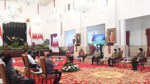 Ketum Parpol Bertemu Jokowi di Istana, Reshuffle makin Dekat - GenPI.co