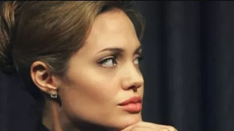 Angelina Jolie Unggah Surat Berisi Jeritan Perempuan Afghanistan - GenPI.co