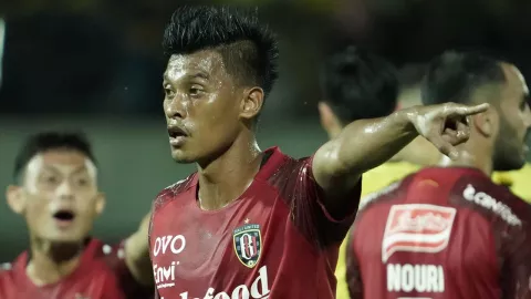 Kandaskan Persik Kediri, Bali United Puncaki Klasemen Liga 1 - GenPI.co