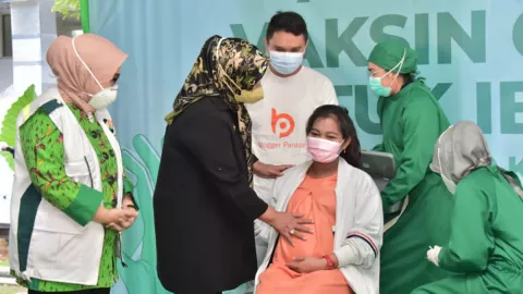 Ada Rasa Khawatir, Capaian Vaksinasi Ibu Hamil di Mataram Rendah - GenPI.co