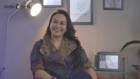 Zoya Amirin Bongkar Gaya Bermain Cinta Bikin Wanita Lupa Daratan - GenPI.co