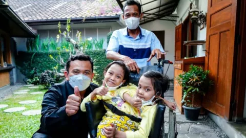 Disdik Kawal Pendidikan Anak Kembar Siam di Garut, Hamdalah - GenPI.co