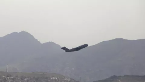Pesawat Terakhir AS Lepas Landas, Taliban Memekik Kegirangan - GenPI.co