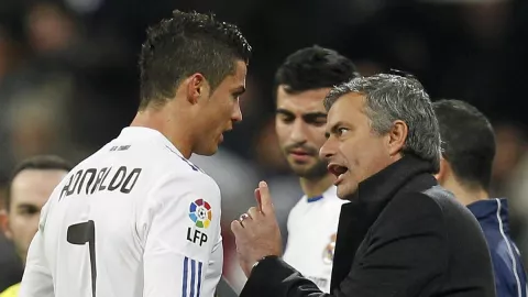 Sebelum Gabung Man United, Ronaldo Ngamuk-ngamuk ke Mourinho - GenPI.co