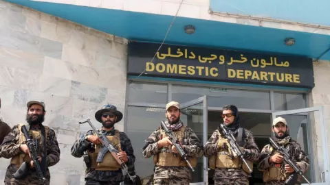Taliban Gelar Parade Militer, Kekuatan Persenjataannya Ngeri! - GenPI.co