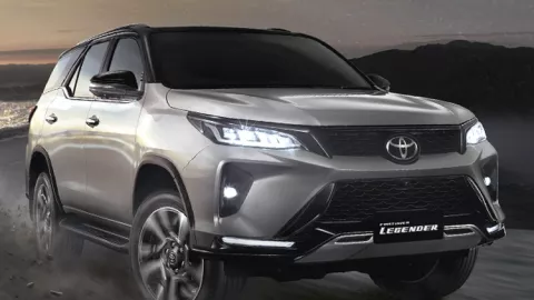 Toyota Fortuner Legender Canggih Banget, Sebegini Harganya - GenPI.co