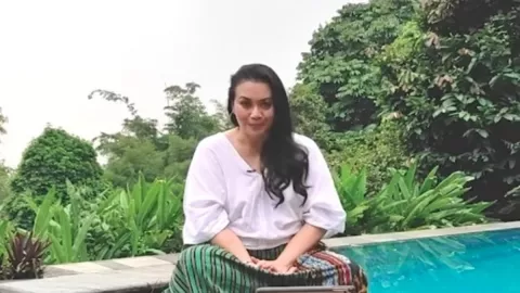 Zoya Amirin Ungkap Trik Nakal Bikin Wanita Bergetar Puas, Dahsyat - GenPI.co