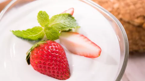 3 Efek Samping Kelebihan Makan Yoghurt, Diabetes hingga Kegemukan - GenPI.co