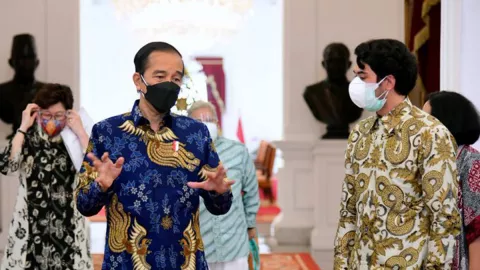 Curhat Dipanggil Bawaslu, Jokowi Sangat Takut dan Grogi - GenPI.co