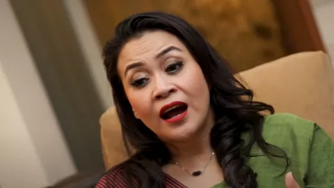 Zoya Amirin Beber Pria Wanita Begituan Pakai Mainan, Nikmatnya - GenPI.co
