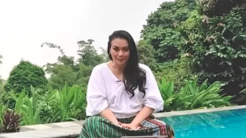 Zoya Amirin Ungkap Agar Hubungan Ranjang Makin Liar Saat Stres - GenPI.co
