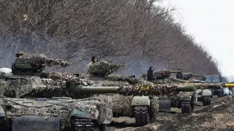 Tank Rusia Diparkir Dekat Perbatasan Afghanistan, Mau Invasi? - GenPI.co