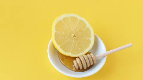Minum Air Lemon Campur Madu Khasiatnya Dahsyat, Pasti Pengin Lagi - GenPI.co