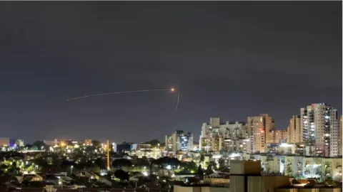 Mencekam! 3 Malam Berturut-turut Roket dari Gaza Sasar Israel - GenPI.co