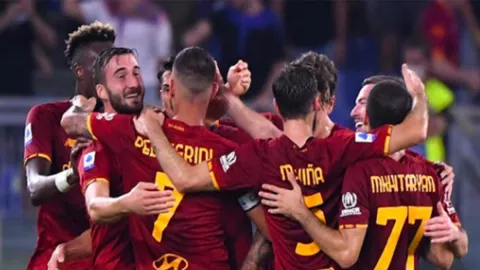 Roma vs Sassuolo 2-1, Jose Mourinho Rayakan Kemenangan - GenPI.co
