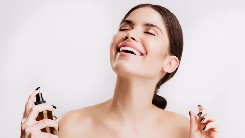 3 Cara Penggunaan Sunscreen pada Produk Makeup, Catat Ladies! - GenPI.co