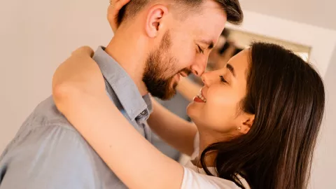 3 Sikap dari Pasangan Menjadi Tanda Dia Sangat Ingin Kamu Bahagia - GenPI.co