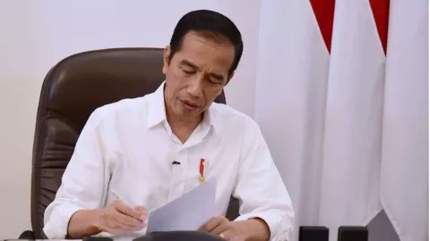 Jokowi Sentil Kejahatan Pinjaman Online, Perintahkan OJK Ini - GenPI.co