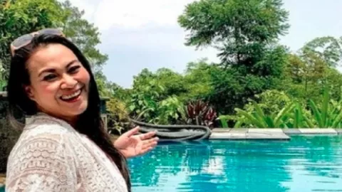 Zoya Amirin Kuak Cara Suami Bisa Puaskan Istri dari Jauh - GenPI.co