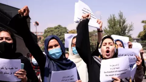 Kaum Hawa Afghanistan Takut, Taliban Hapus Kementerian Perempuan - GenPI.co