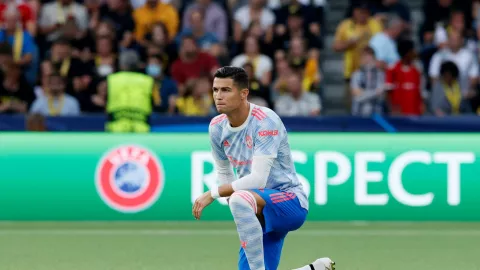 Ronaldo Tak Betah di Man United, PSG dan Messi Ketiban Untung - GenPI.co