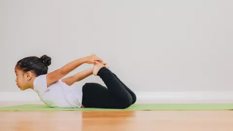 3 Masalah Kesehatan pada Anak Bisa Diatasi dengan Melakukan Yoga - GenPI.co