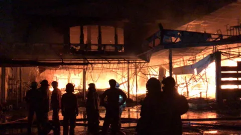 Ruangan Fraksi Hanura di DPRD Batam Terbakar - GenPI.co