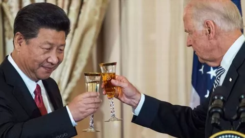 Pengamat Ekonomi Beber Dampak Pertemuan Joe Biden dan Xi Jinping di KTT G20 Bali - GenPI.co