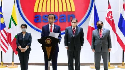 China vs Amerika Bikin ASEAN Terbelah - GenPI.co