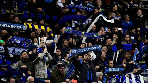 Pesta Gol di Giuseppe Meazza, Inter Milan Bantai Hellas Verona - GenPI.co
