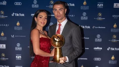 Balas Tudingan Putus, Ronaldo Pamer Keromantisan dengan Georgina - GenPI.co