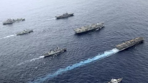 Inggris Lihat Kapal-kapal Asing Menuju Korea Utara, Ternyata... - GenPI.co