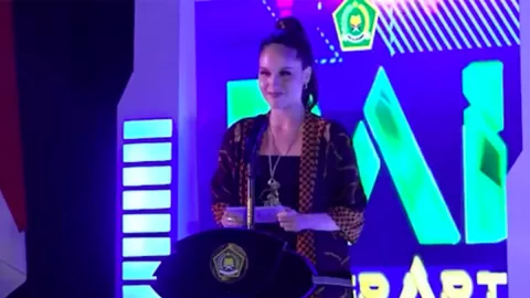 Cinta Laura Pidato Tentang Moderasi Beragama, Salut Banget! - GenPI.co