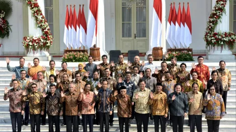 Sukarelawan Jokowi Dengungkan Reshuffle Kabinet, Ada Apa? - GenPI.co