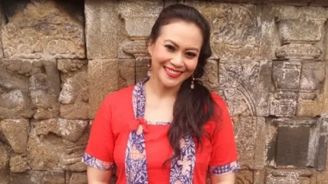Pasangan Ketagihan Film Begituan, Zoya Amirin Beri Peringatan - GenPI.co