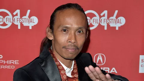 Main Film Bareng Bill Skarsgard, Yayan Ruhian Jadi Dukun - GenPI.co