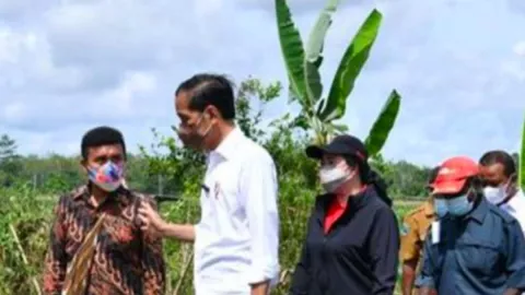 Tak Terekam Kamera, 3 Aksi Jokowi di Papua Sangat Menyentuh Hati - GenPI.co