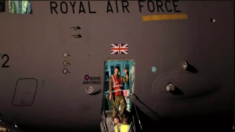 Misi rahasia Inggris di Afghanistan, Pakai Pesawat Khusus - GenPI.co