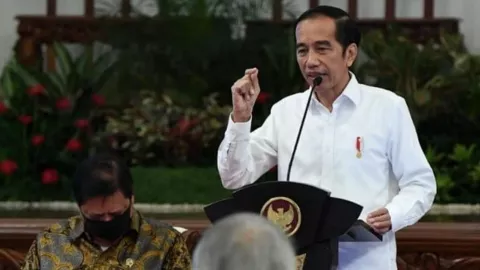 Suara Lantang Jokowi Sentil Polisi: Ada Mural Saja Takut - GenPI.co