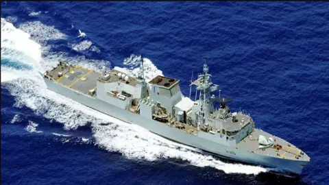 Amerika Serikat dan Kanada Kirim Dua Kapal Perang, China Murka - GenPI.co