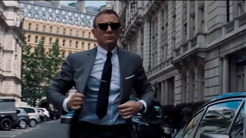Intip 4 Merek Mewah yang Dipakai Daniel Craig di Film James Bond - GenPI.co