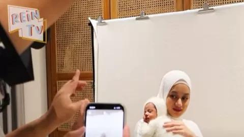 Besarkan Anak, Dinda Hauw & Rey Mbayang Ogah Gunakan Baby Sitter - GenPI.co