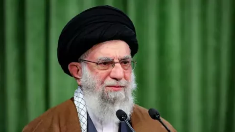 Pemimpin Iran: Memerangi Zionis Sama Pentingnya dengan Haji - GenPI.co
