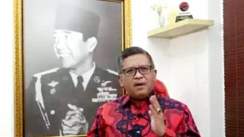 Sekjen PDIP Sebut Jokowi Sudah Kantongi Nama Calon Pangkostrad - GenPI.co