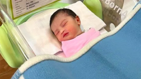 Nama Anak Pertama Ali Syakieb Unik Banget, Artinya Juga Bagus! - GenPI.co