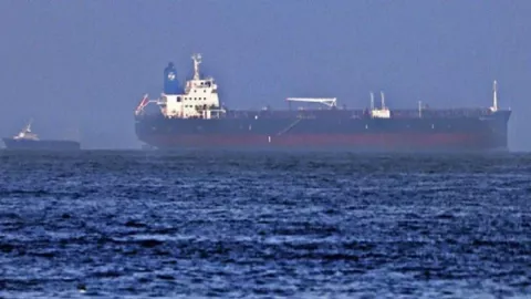 Tegang! Aksi Rebutan Kapal Tanker antara Militer Iran dan AS - GenPI.co