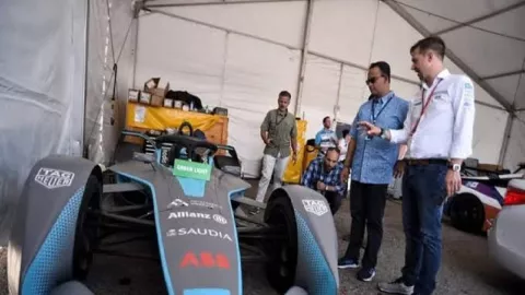 Zaki Mubarak - Anies Baswedan Bisa Rugi karena Formula E - GenPI.co